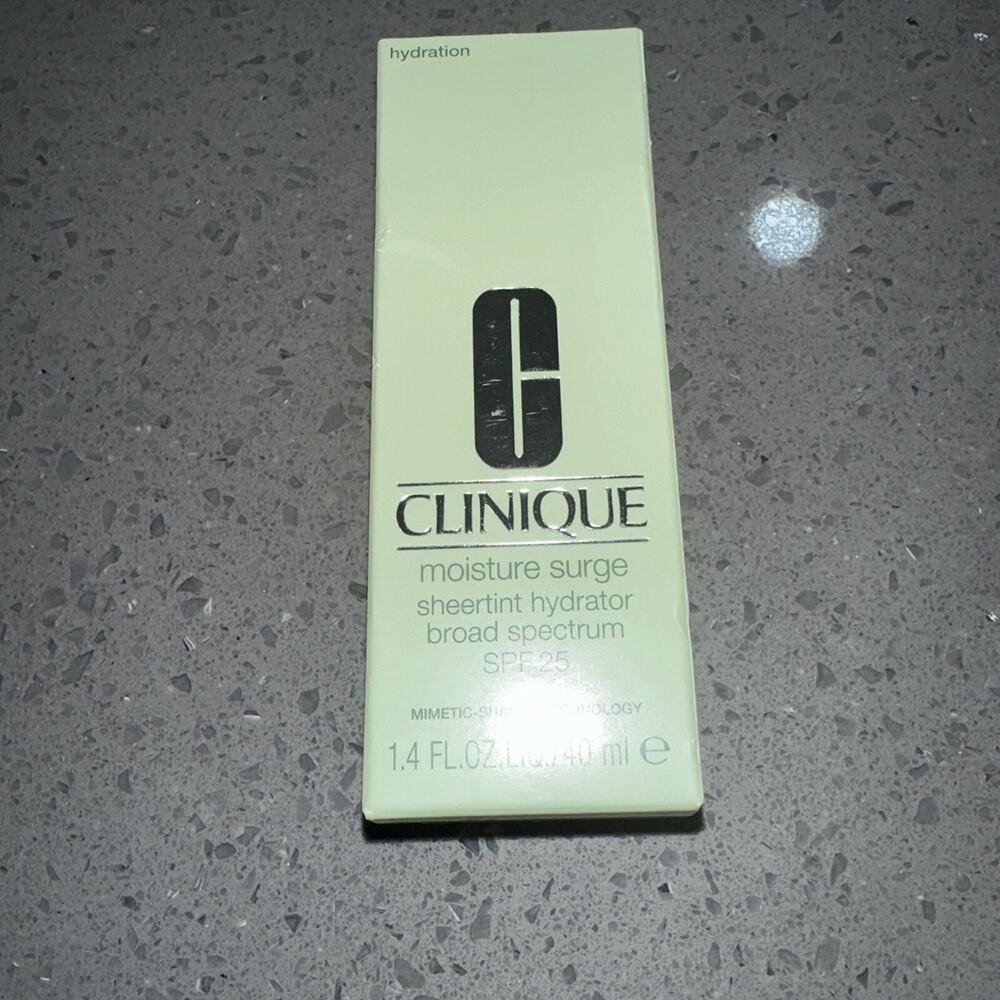 Clinique Moisture Surge Tinted Sheertint Moisturiser SPF 25 - (UNIVERSAL DEEP)